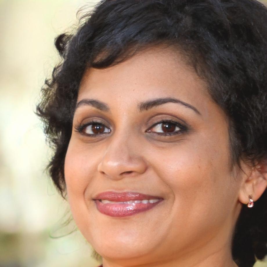 Kendra Reyes, Senior Investment Analyst